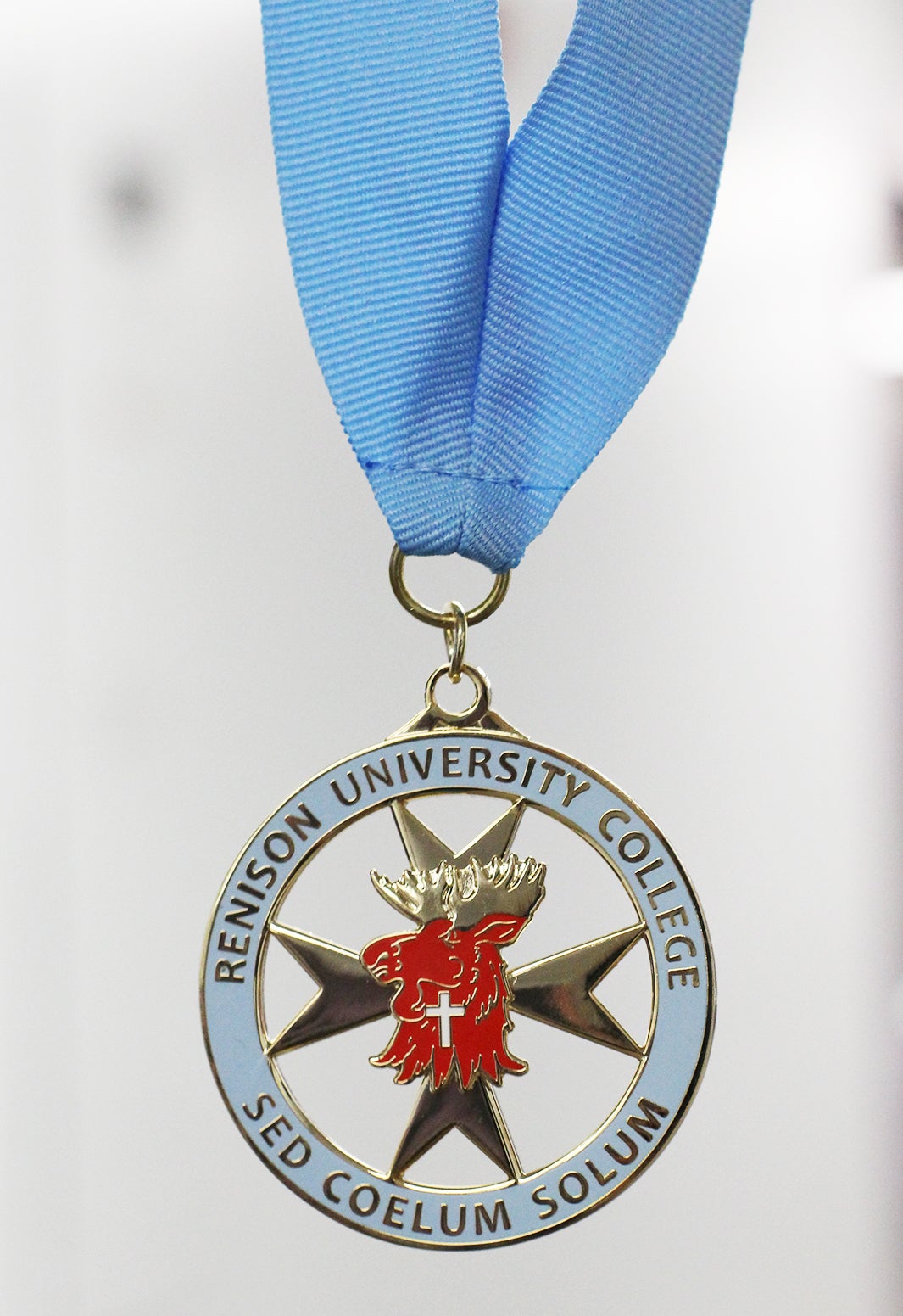 Honorary member medal, hanging from a blue ribbon. 
